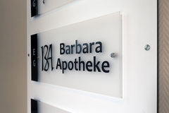 Detailansicht einer der aufgesetzten Plexiglasplatte in Frostoptik