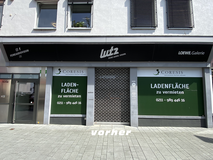 leerstehendes Ladenlokal mit altert und nicht mehr aktueller Beschriftung